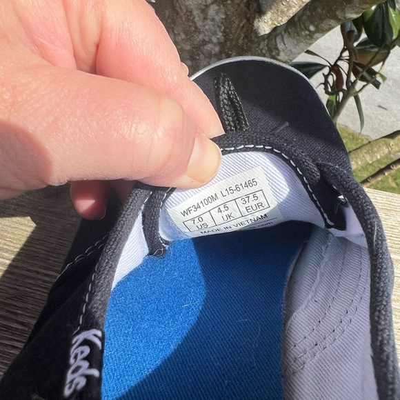 Ladies size 7 Keds sneakers, charcoal/ black canvas in good condition. - Picture 8 of 8
